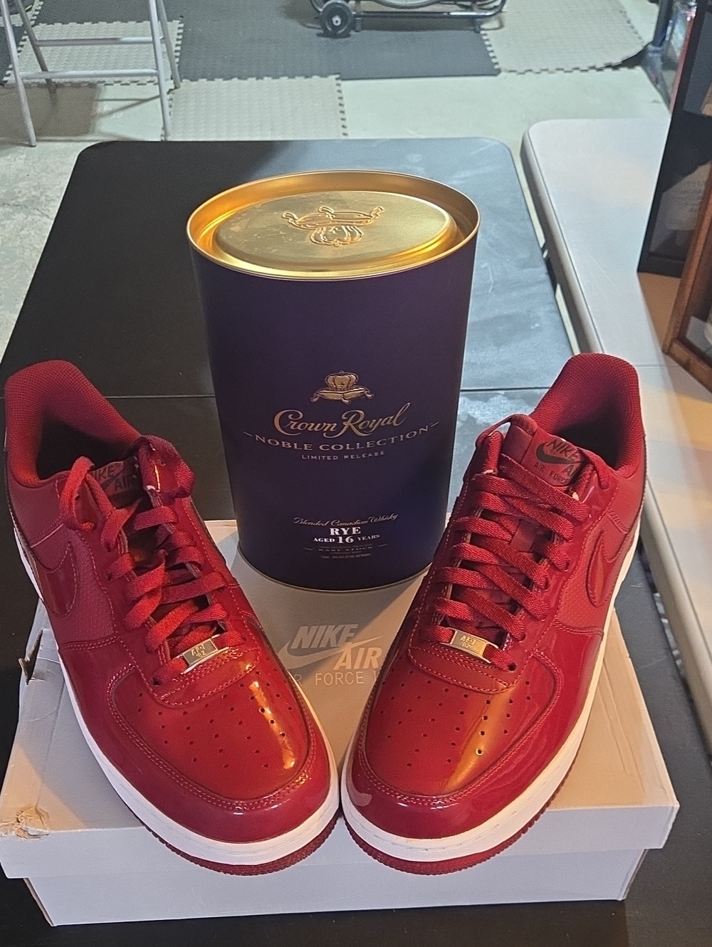 Nike Men's Low-Top Sneakers in Red with White Midsole